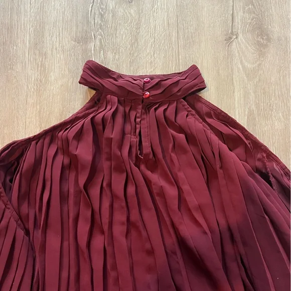 Walter Baker burgundy ♥️ women’s cold shoulder blouse size S - Picture 7 of 7